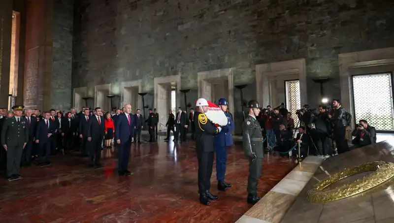 Devlet Erkanı Anıtkabir'de: Geçmişe Saygı ve Geleceğe Umut Dolu Bir Buluşma