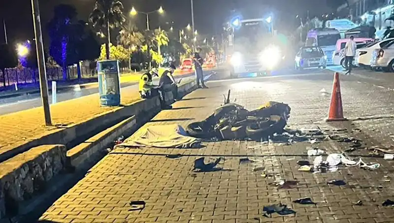 Alanya'da Motosiklet Kazası: Genç Sürücü Hastaneye Kaldırıldı