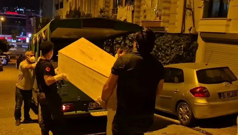Esenyurt'ta Gizemli Ölüm: Bir Kadın Dairesinde Bulundu