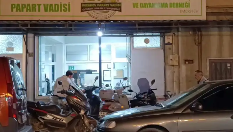 Yerel Kafede Bıçaklı Kavga: Bir Kişi Ağır Yaralı