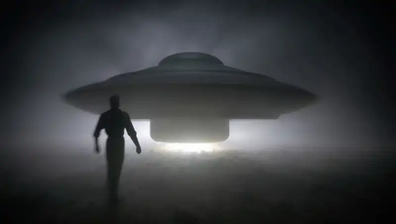 UFO Uzmanı Uyarıyor: Uzaylılar Masum İnsanları Hedef Alıyor