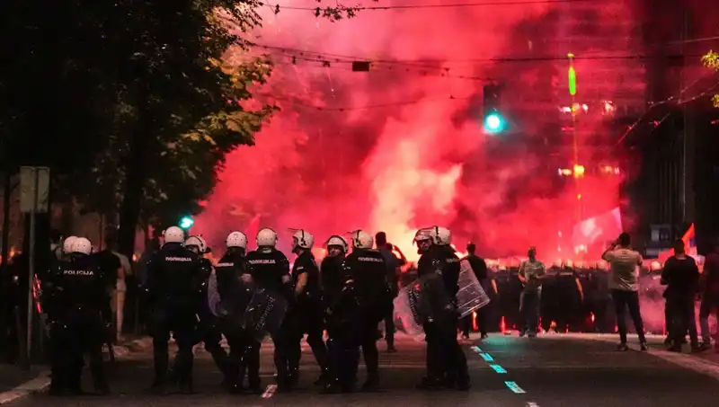 Sırbistan'da On Binler Seçim İçin Sokaklarda: Gözaltılar ve Protestolar
