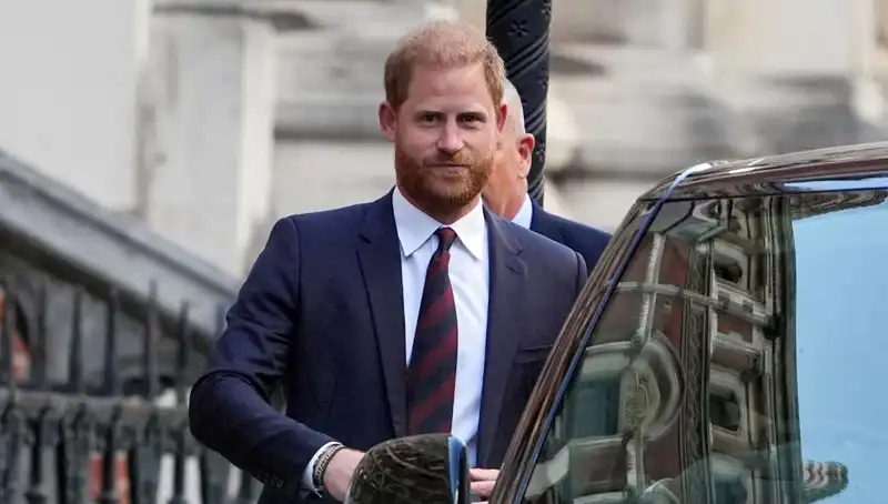 Prens Harry’nin Aileyle Barış Arayışı: Gizemli İlişkiler ve Beklentiler
