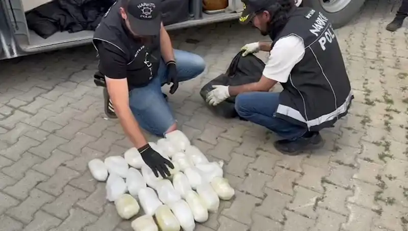 Yolcu Valizinden Çıkan 13 Kilo Metamfetamin Alarm Zilini Çaldı