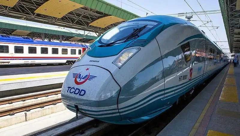 Türkiye Cumhuriyeti Devlet Demiryolları'ndan Yeni İş Fırsatı: 140 Tren Makinisti Kursiyeri Alınıyor!