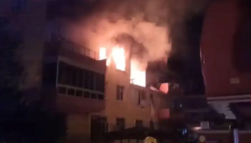 Konya'da Doğalgaz Patlaması: Dört Katlı Bina Sarsıldı, 12 Kişi Yaralandı