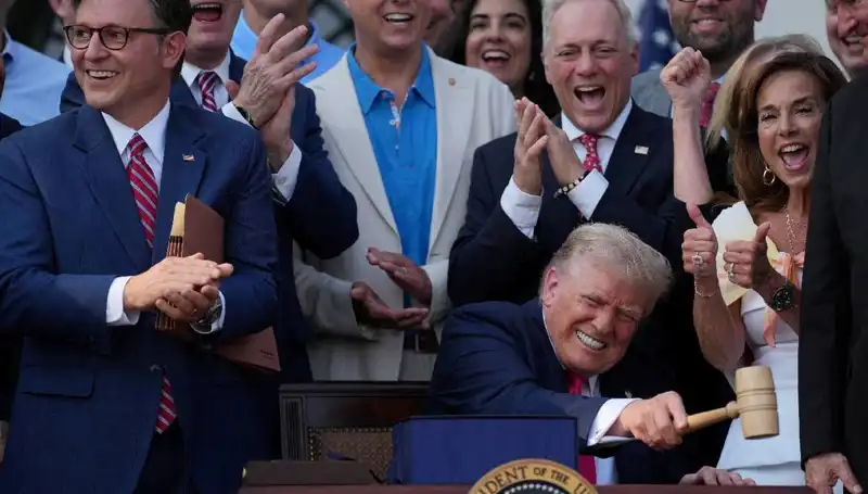 Trump, "Büyük ve Güzel Yasa Tasarısı"nı İmzaladı: Amerika’nın Yeni Dönemi Mi Başlıyor?