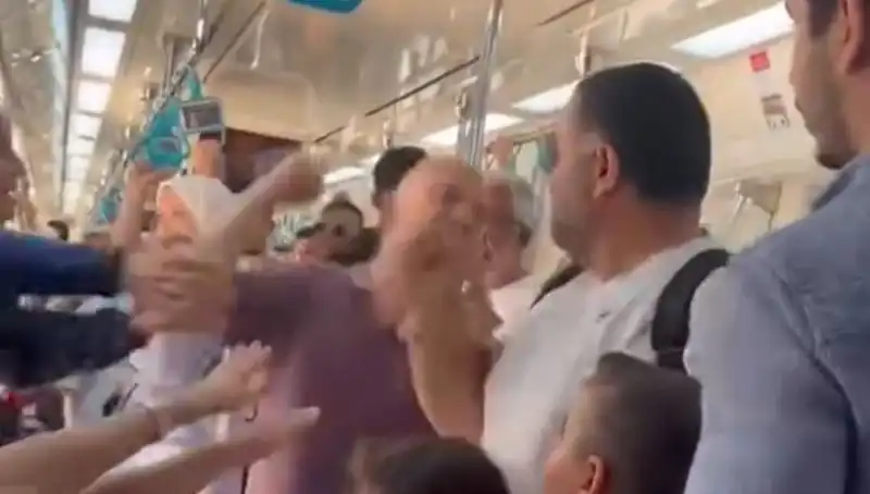 Marmaray'da Yumruklu Kavga: Yolcular Şokta, Güvenlik Önlemleri Artacak mı?
