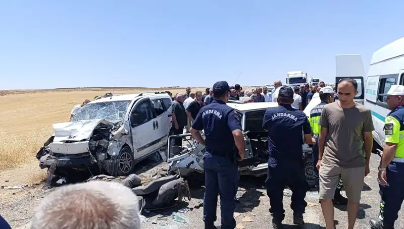 Türkiye'de Felaket! Otomobil ve Hafif Ticari Araç Çarpıştı: 4 Kayıp, 1 Yaralı