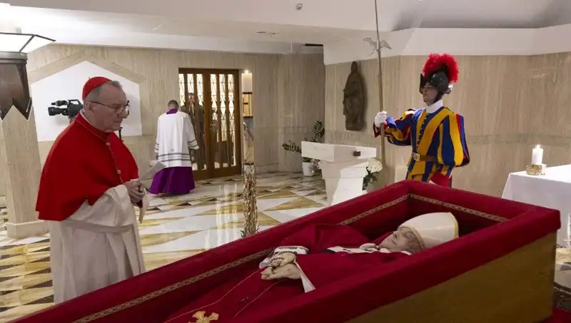 Papa'nın Tabuttaki Fotoğrafları Yayınlandı: Dünya Çalkalanıyor