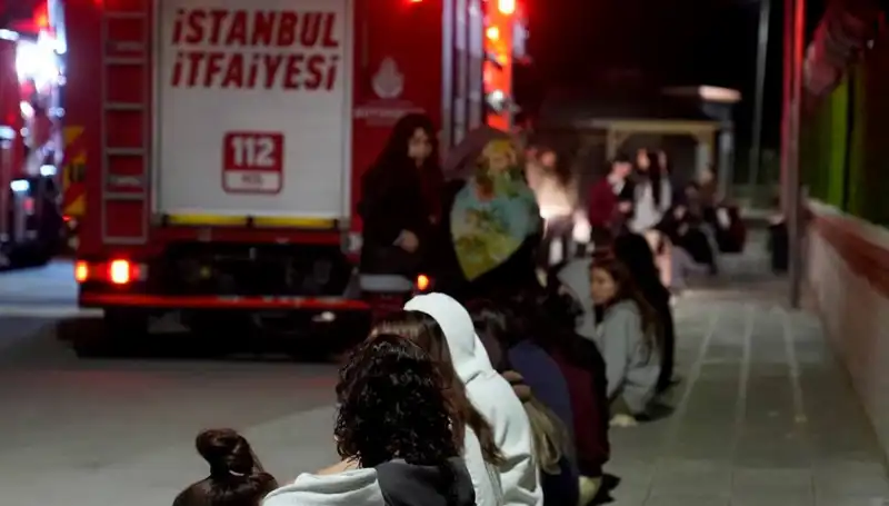 2500 Kişilik Kız Öğrenci Yurdunda Yangın Panik Yaratıyor