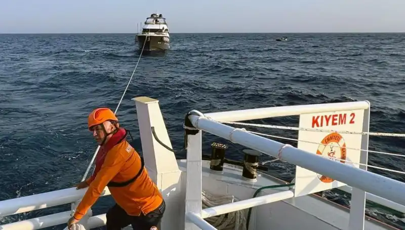 Marmaris Açıklarında Sürüklenen Tekne Kaza Sonrası Kurtarıldı!