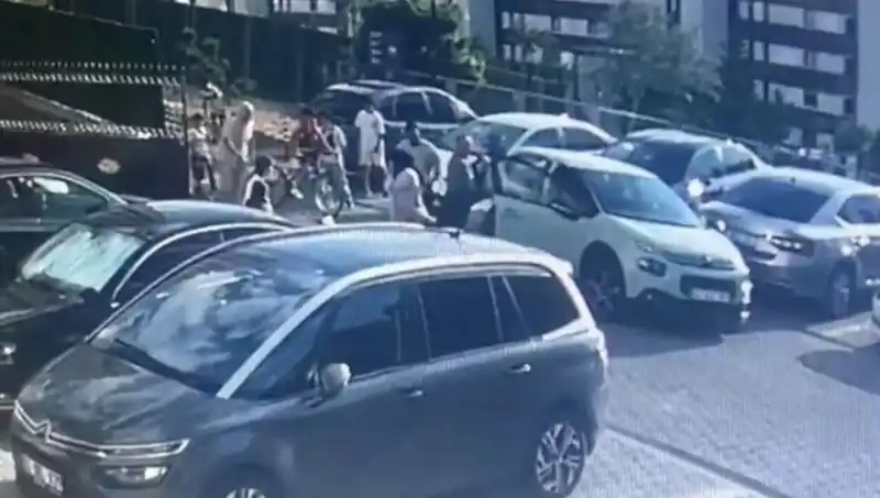 Eşi ve Yakınlarını Araba ile Ezerek Kaçan Şok Edici Olay!