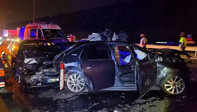 TEM Otoyolu'nda Zincirleme Kaza: Araçlarda Tam 7 Yaralı!