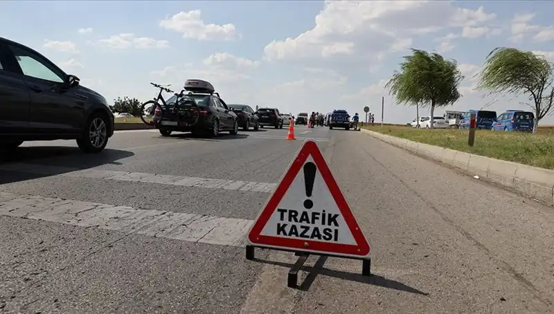 Adana Trafik Kazasında Facia: Kamyon ve Otomobil Çarpıştı, 1 Ölü, 1 Yaralı!