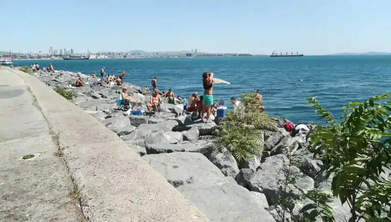İstanbul Sokakları Canlandı: Hava Isındı, Sahilde Keyif Zamanı!