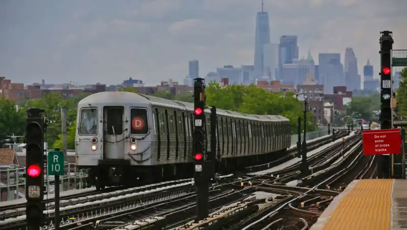 Metro Sörfü: 15 Yaşındaki Çocuğun Hayatı Kayıp Gitti
