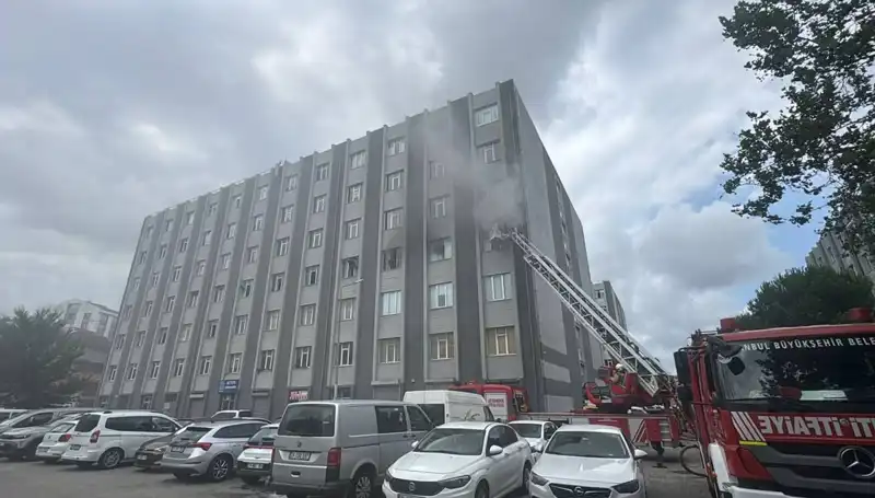 Çorap İmalathanesinde Çıkan Yangın, Mahalle Sakinlerini Panic İçine Sürükledi