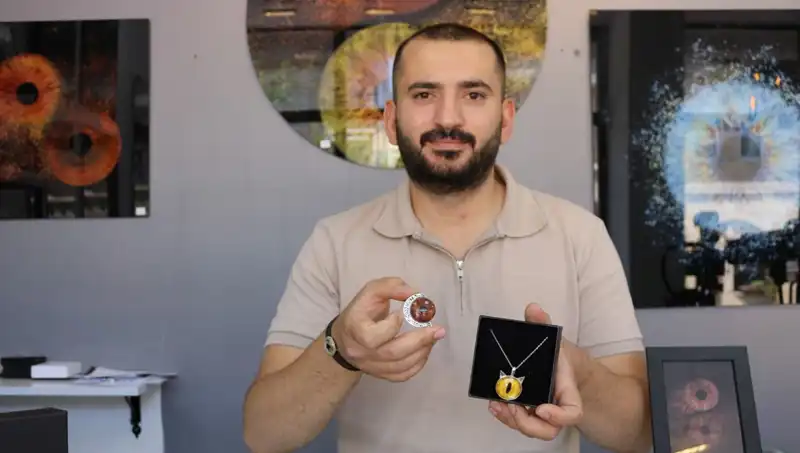 İris Fotoğraflarını Sanata Dönüştüren Yetenek: ''İlk Uygulayan Kişi Benim''