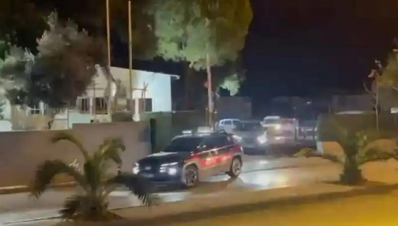 İzmir'de Yüzlerce Polisin Katıldığı Dev Operasyon: 141 Hükümlü Ele Geçirildi
