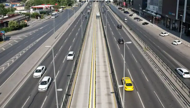 İstanbul Bayramda Boş Yollarla Şaşkınlık Yarattı: Nedenleri ve Sonuçları