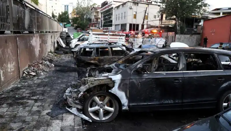 Sanayide Tamir Bekleyen Araçlar Alev Alev Yandı: Olay Yerinden İlk Görüntüler