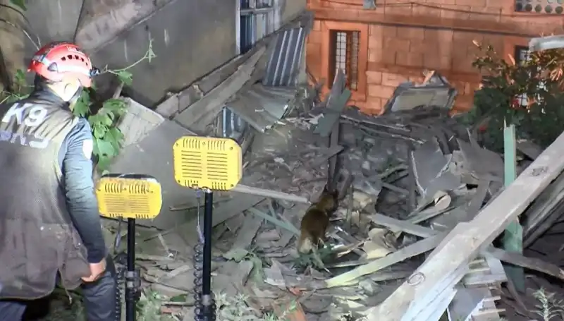 İstanbul’da Deprem Sonrası Çöken Bina: Korkutan Gelişmeler