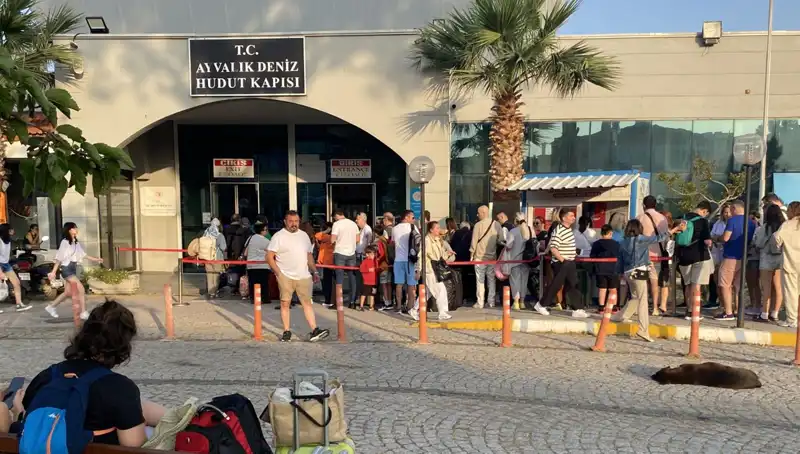 Bayram Tatilinde Midilli Adası’na Yoğun İlgi: Tatilciler Coştu!