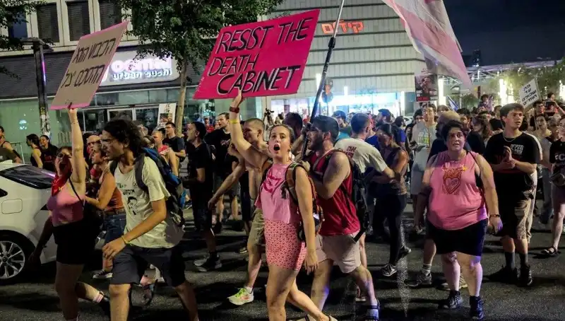Tel Aviv’de On Binler Netanyahu'ya Karşı Sokağa İndi: Protestolar Neden Yükseliyor?