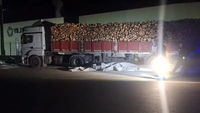 TIR Sürücüsüne Talihsiz Kazada Otomobil Çarptı: Detaylar Ortaya Çıktı