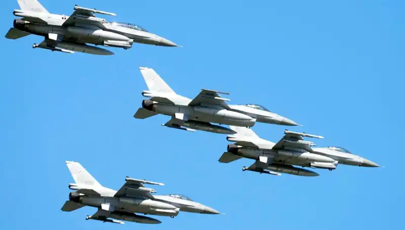 ABD, Ukraynalı Pilotlar İçin 310 Milyon Dolarlık F-16 Eğitim Programına Başlıyor