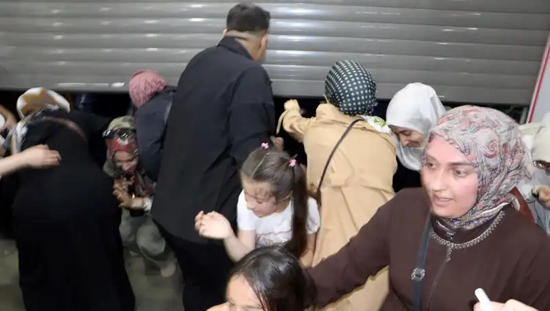 AVM’de Yüzde 50 İndirim Heyecanı: Alışveriş Çılgınlığı İle İzdiham Yaşandı