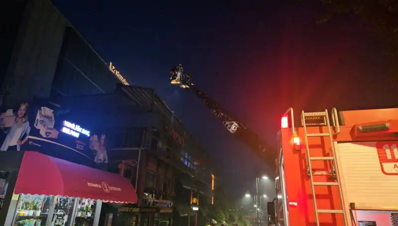 Beşiktaş'ta 3 Katlı Restoranda Korkutan Yangın: Olayın Detayları ve Sonrası