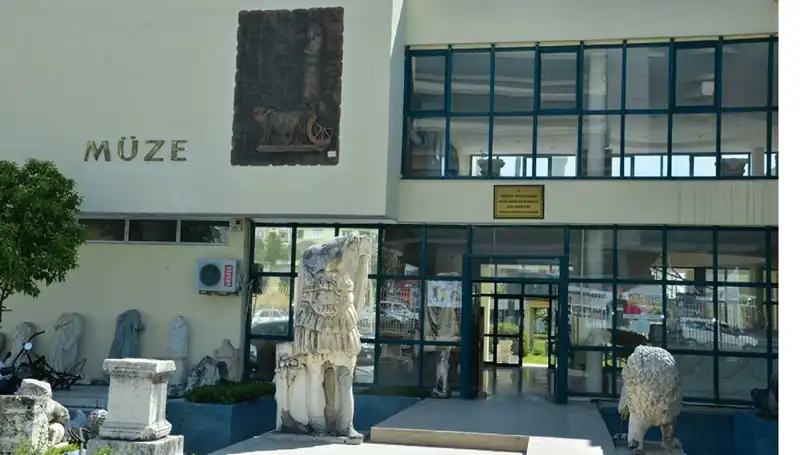 Çöpe Atılan Biletler İçin İki Müze Çalışanına Hapis Cezası Geliyor