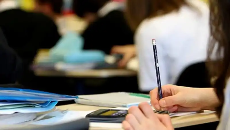 Üniversite Kontenjanlarında Düşüş: Gençler Eğitim Tercihlerini Yeniden Gözden Geçiriyor