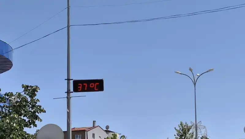 Yazın en sıcak gününde ilçede termometreler 38 dereceyi buldu!