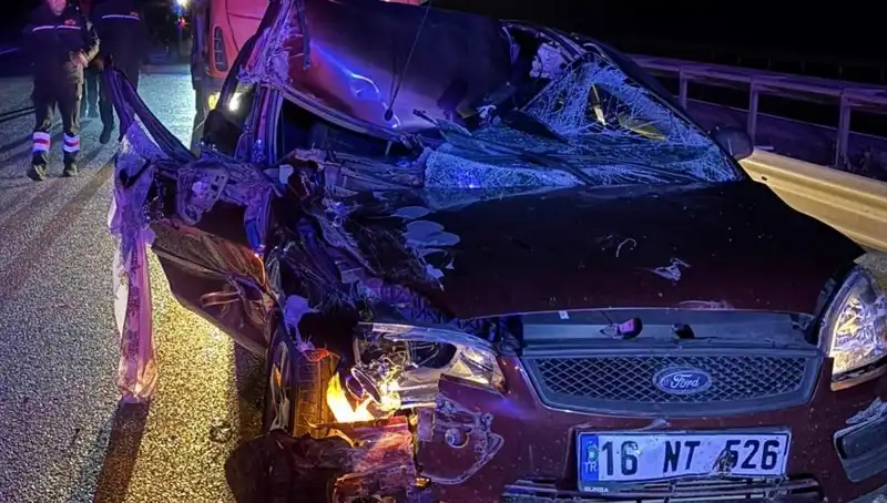 Afyonkarahisar’da Otomobil ve TIR Çarpıştı: 4 Kişi Yaralandı!