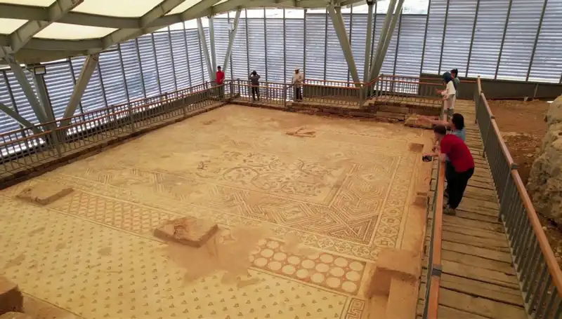 Restorasyonu Tamamlanan 'Cennet Bahçesi' Mozaiği Tarihe Tanıklık Ediyor