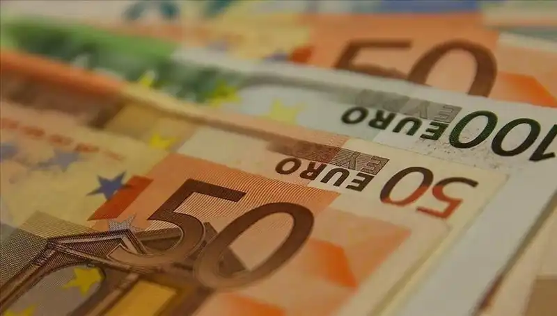 Euro'daki Çarpıcı Düşüş: Nedenleri ve Gelecek Beklentileri