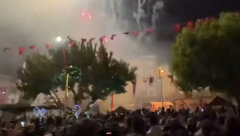 Havai Fişek Gösterisi Yerine Hastane Ziyareti: Ne Oldu?