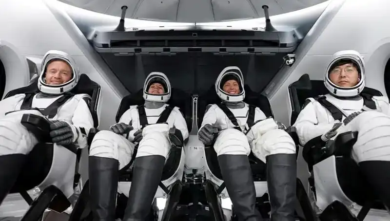 SpaceX’in Tarihi Görevi: Uzay Yolcuları Başarıyla Dünya’ya Döndü!